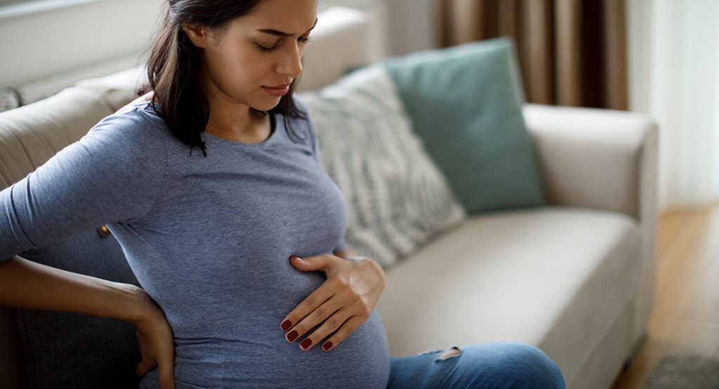 چه مدت بعد از عمل دیسک کمر میتوان باردار شد